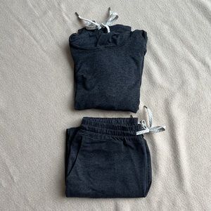 Vuori Performance Jogger Two Piece Set